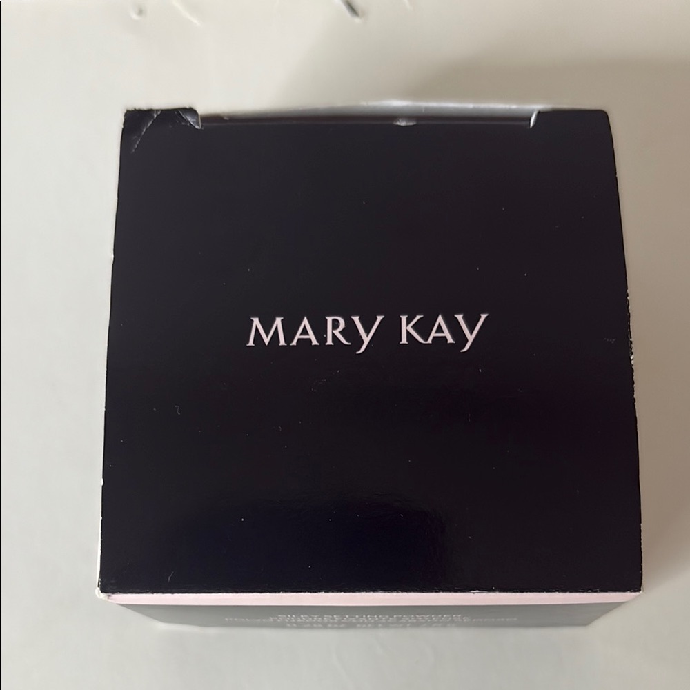 Mary Kay Brown Setting Powder Sleek Compact - Picture 3 of 4
